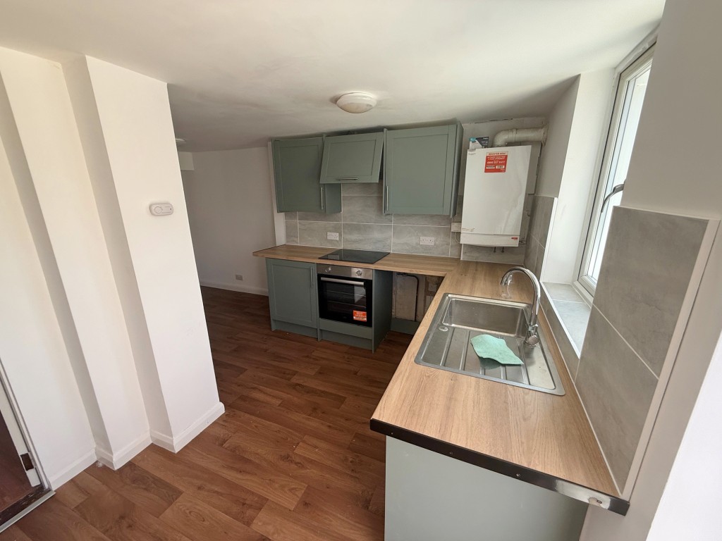 Lot: 209 - HOUSE FOR IMPROVEMENT - Kitchen area